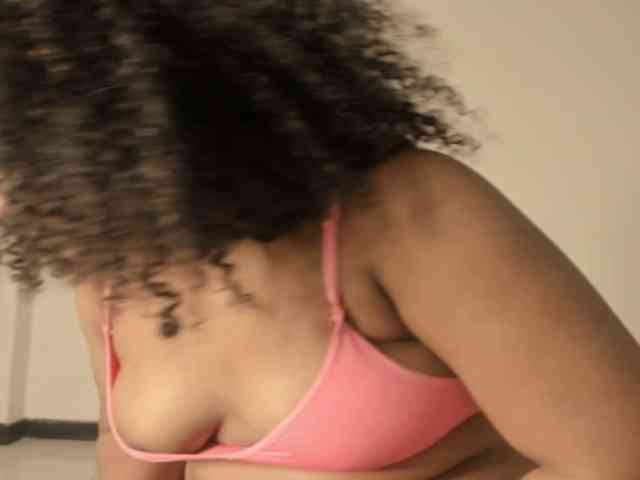 CarolinnaGomez webcam