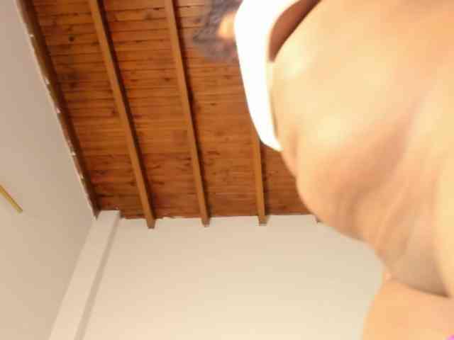 CarolinnaGomez webcam
