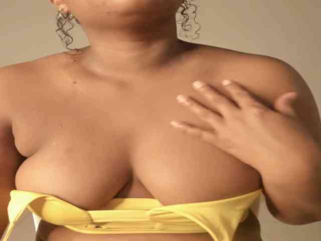 CarolinnaGomez webcam