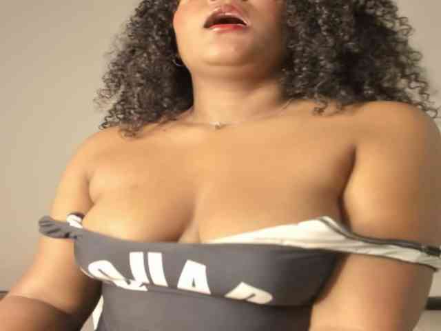 CarolinnaGomez webcam