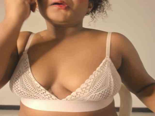 CarolinnaGomez webcam