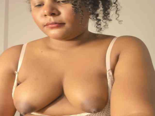 CarolinnaGomez webcam