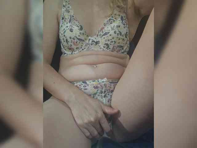 Angela03a webcam