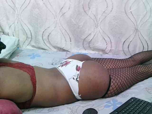 sally-cruz1 webcam