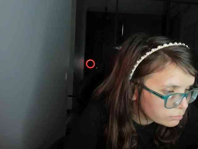 Kattykitty (21, White Cam Girl) performing Live Sex.