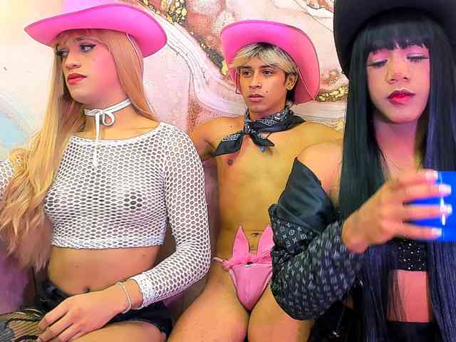 Naughtysweetss (25, Hispanic Cam Model) performing deepthroat.