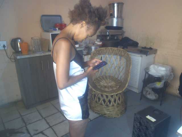 CurvyPear's BongaCams show and profile