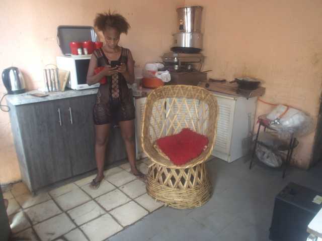 CurvyPear's BongaCams show and profile