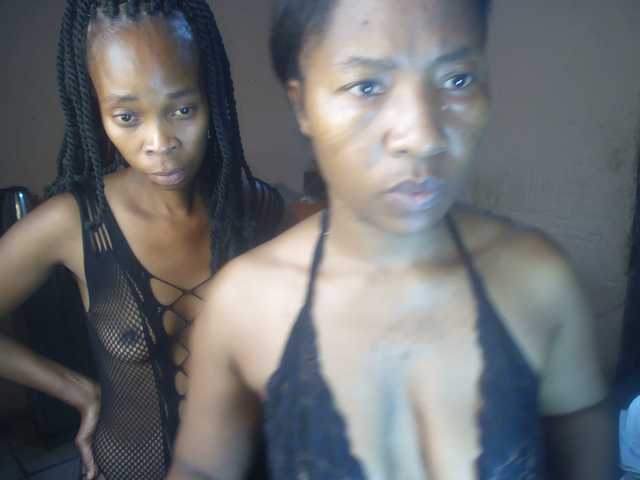 CurvyPear's BongaCams show and profile