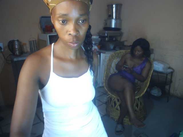 CurvyPear from BongaCams