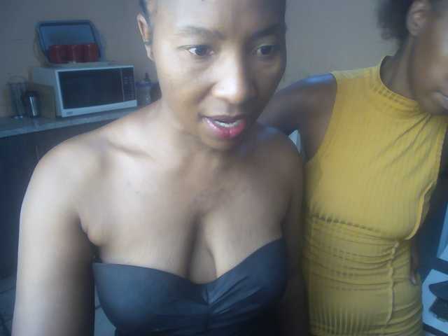 CurvyPear's BongaCams show and profile