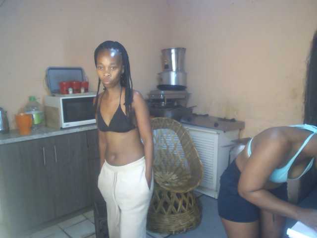 CurvyPear's BongaCams show and profile