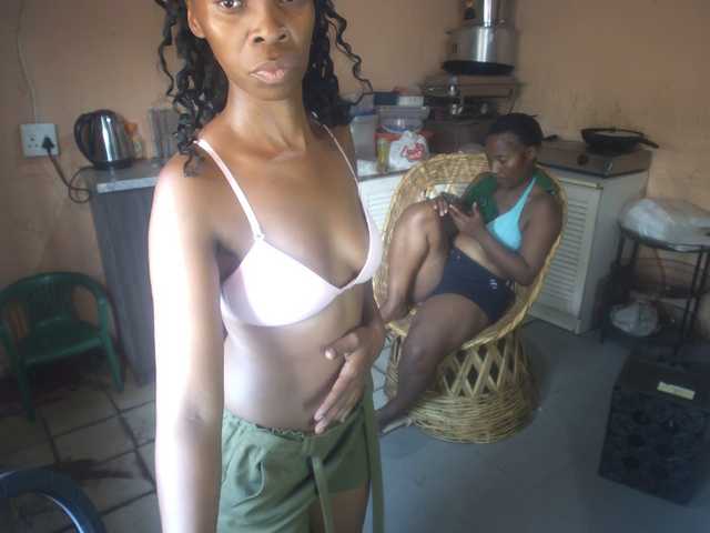 CurvyPear's BongaCams show and profile