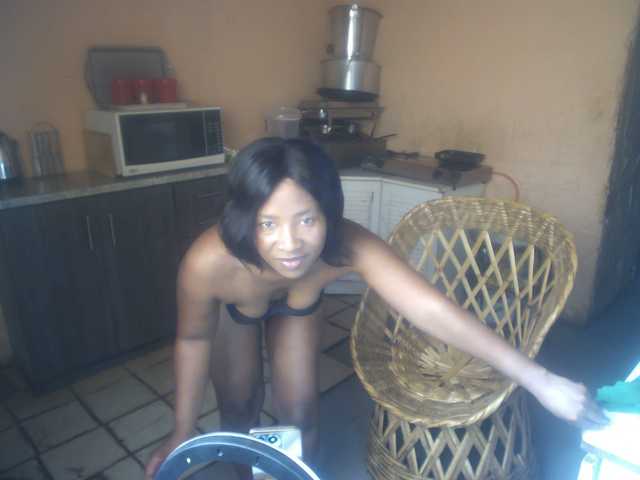 CurvyPear's BongaCams show and profile