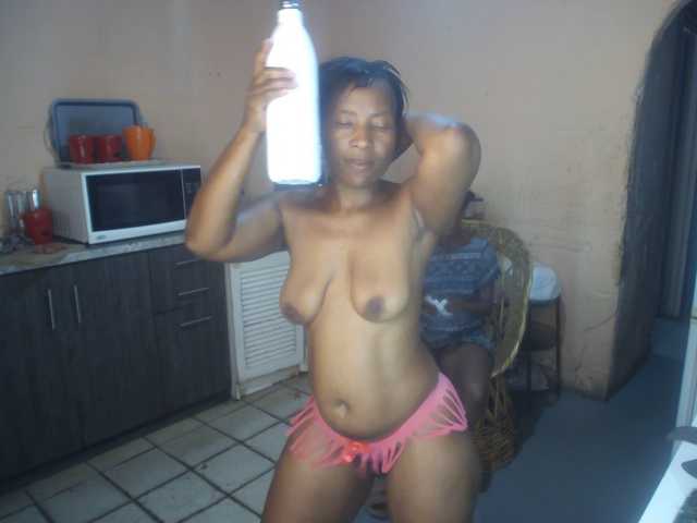 CurvyPear's BongaCams show and profile