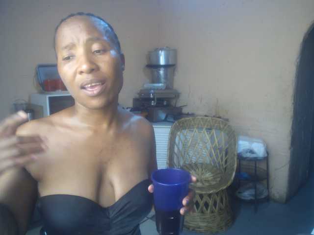 CurvyPear's BongaCams show and profile