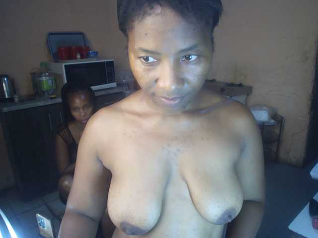 CurvyPear's BongaCams show and profile