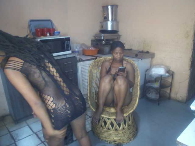 CurvyPear's BongaCams show and profile