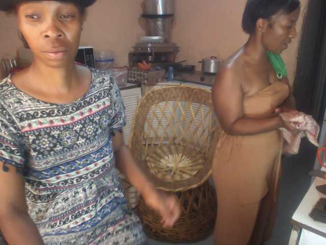 CurvyPear's BongaCams show and profile