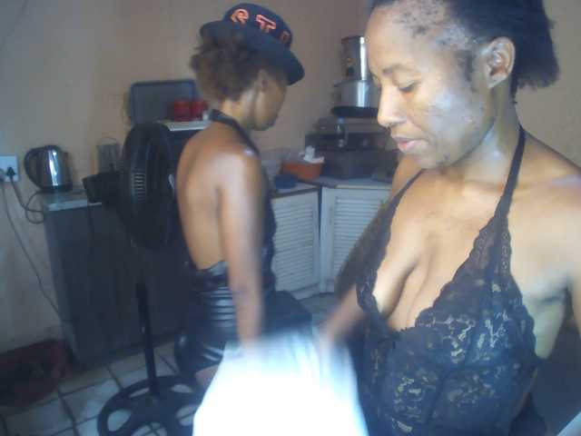 CurvyPear's BongaCams show and profile