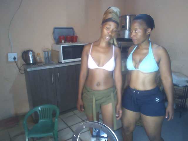 CurvyPear's BongaCams show and profile