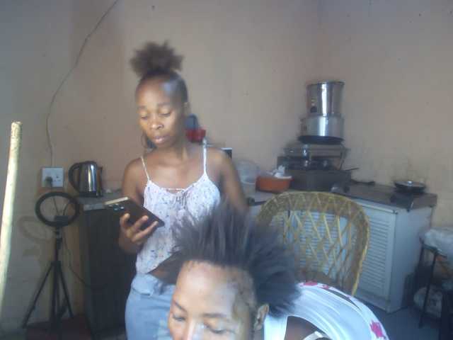 CurvyPear's BongaCams show and profile