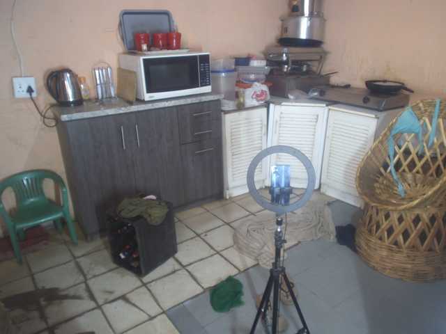 CurvyPear's BongaCams show and profile