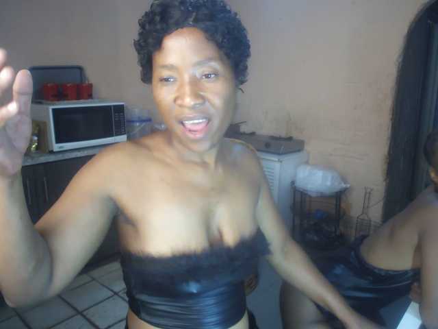 CurvyPear's BongaCams show and profile