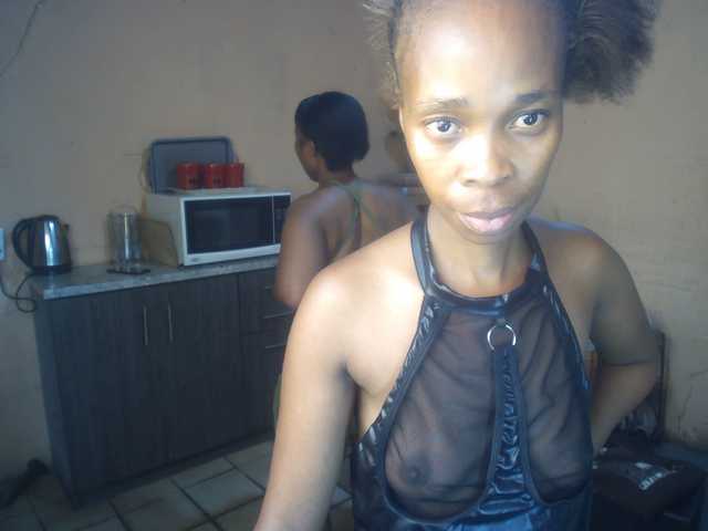 CurvyPear's BongaCams show and profile