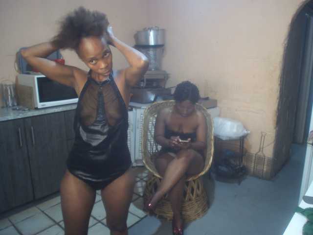 CurvyPear's BongaCams show and profile