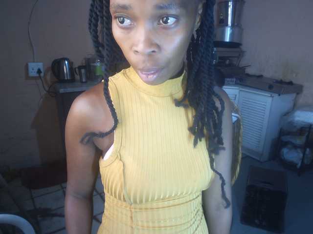 CurvyPear's BongaCams show and profile