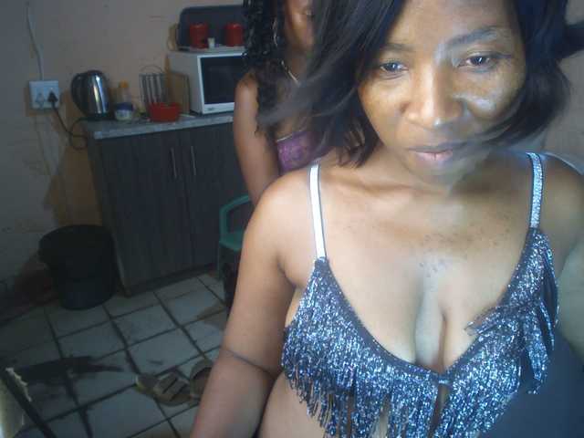 CurvyPear's BongaCams show and profile