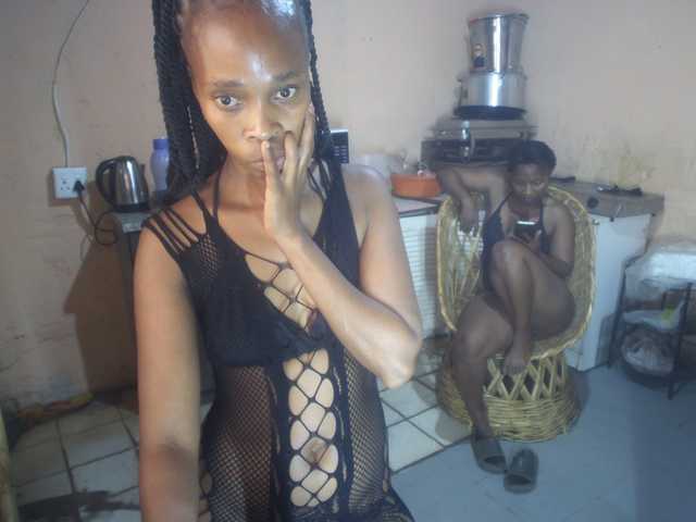 CurvyPear's BongaCams show and profile