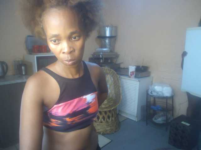 CurvyPear's BongaCams show and profile