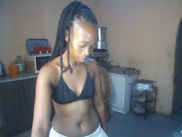 CurvyPear's BongaCams show and profile