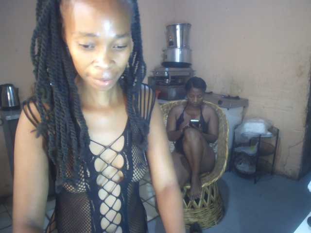 CurvyPear's BongaCams show and profile