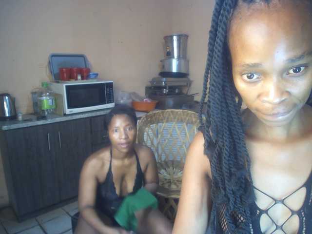 CurvyPear's BongaCams show and profile