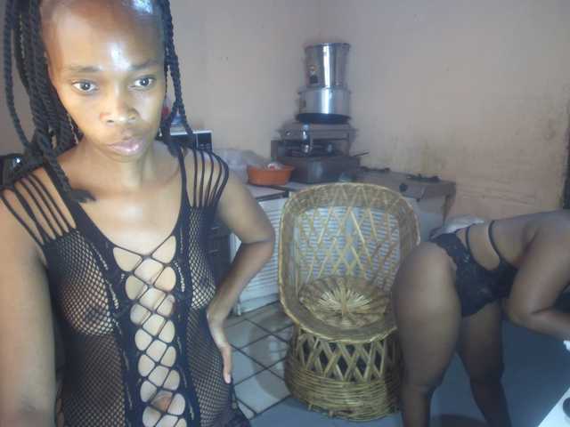 CurvyPear's BongaCams show and profile