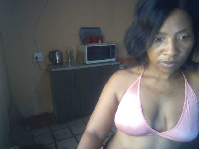 CurvyPear's BongaCams show and profile