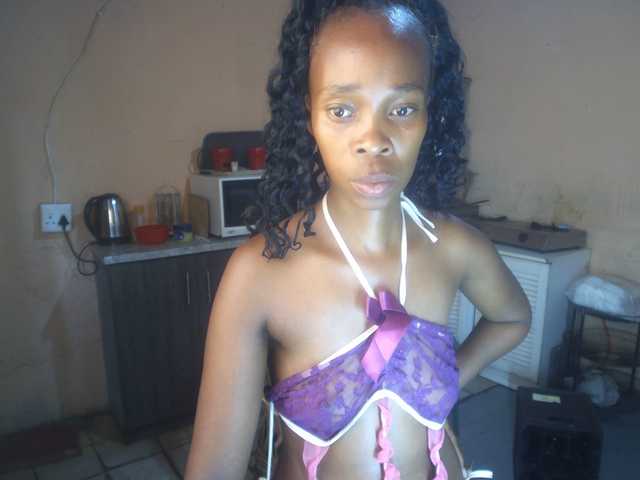 CurvyPear's BongaCams show and profile