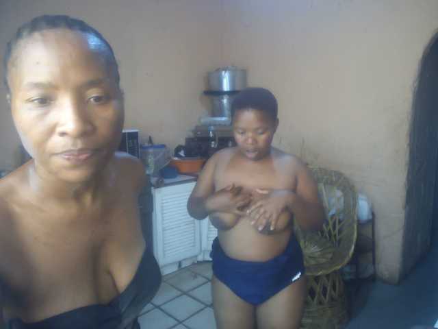 CurvyPear's BongaCams show and profile