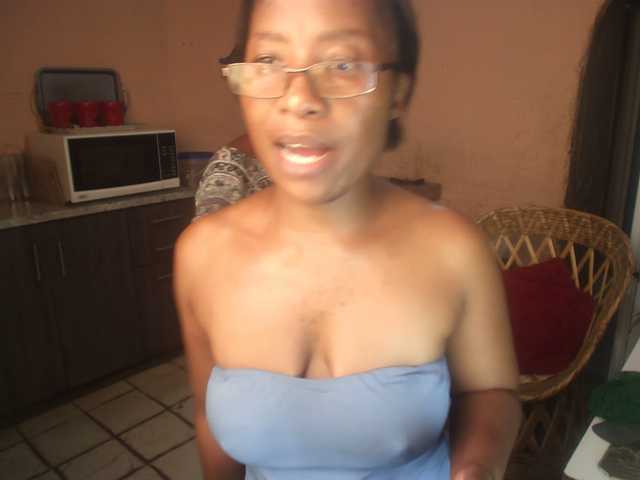 CurvyPear's BongaCams show and profile