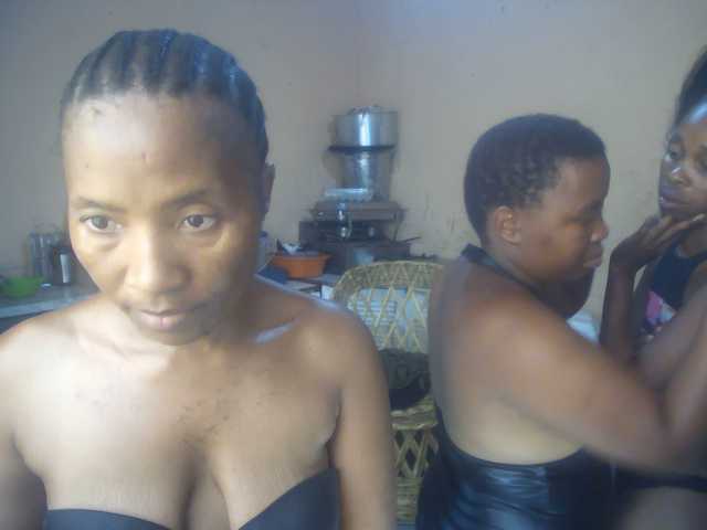 CurvyPear's BongaCams show and profile