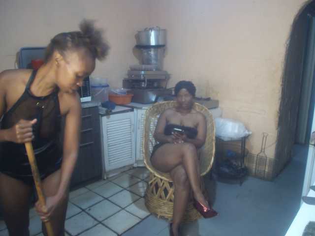 CurvyPear's BongaCams show and profile