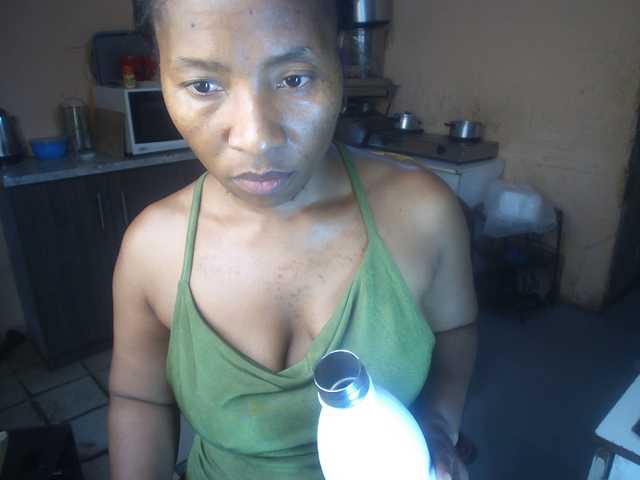 CurvyPear's BongaCams show and profile