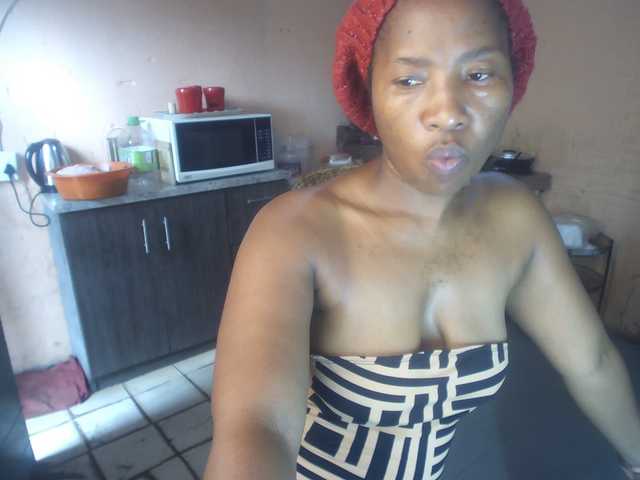 CurvyPear's BongaCams show and profile