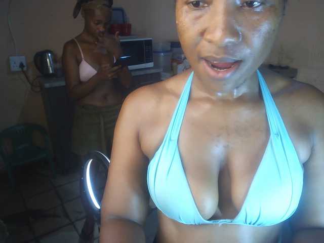 CurvyPear's BongaCams show and profile