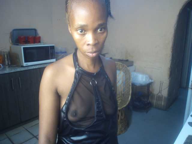 CurvyPear's BongaCams show and profile