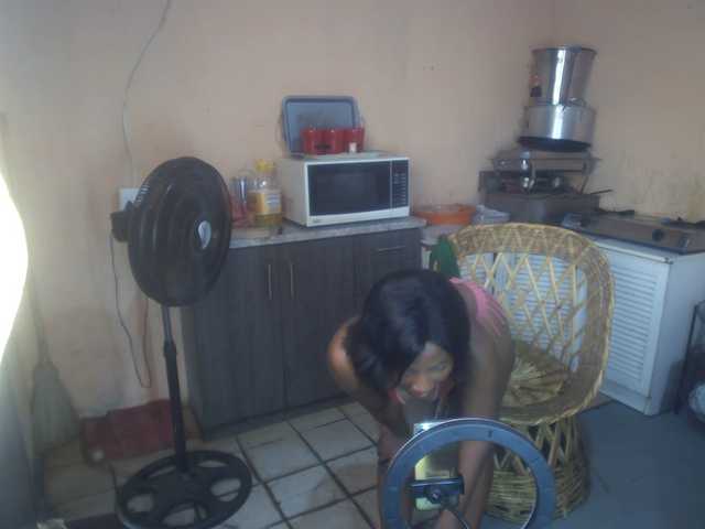 CurvyPear's BongaCams show and profile