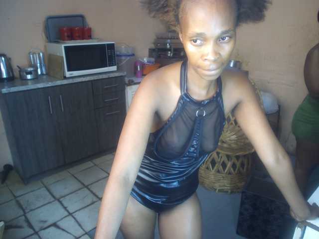 CurvyPear's BongaCams show and profile